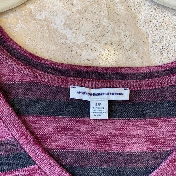3 / $12 💖 American Eagle burgundy and gray Knit S - Picture 2 of 7